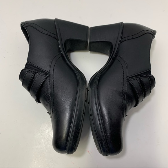 Thom McAn women’s Flossie Black Block Hell Buckle Slip-On size 7W - Picture 4 of 11